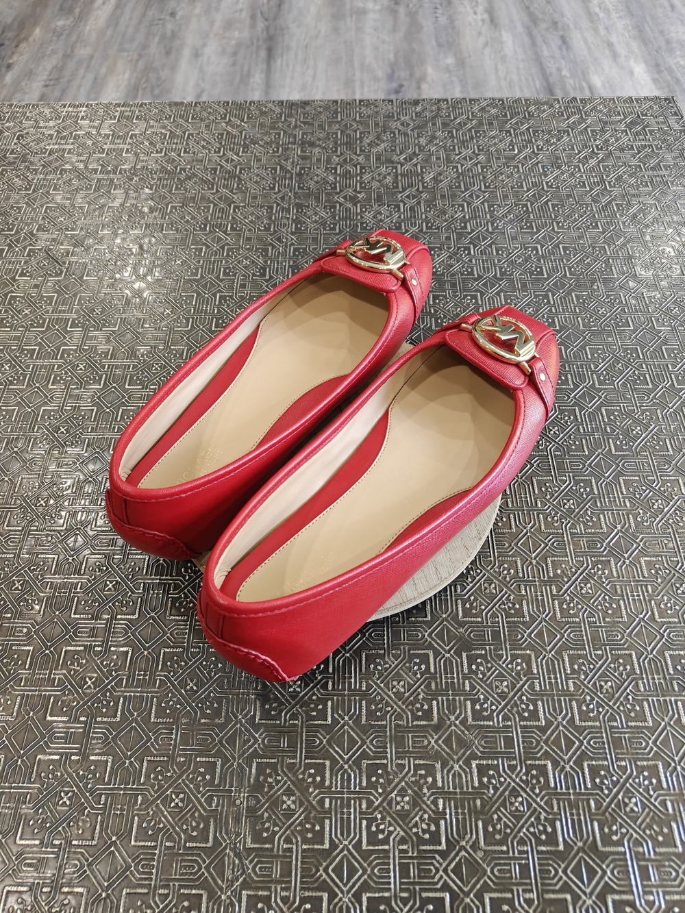 🐢 Michael Kors Fulton Moc leather flats Driving Shoe. Red With Gold Medallion - Picture 6 of 9